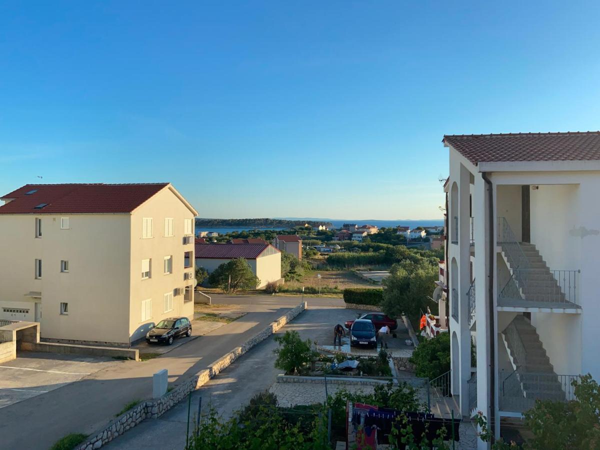 Apartments Pijaza Banjol Exteriör bild