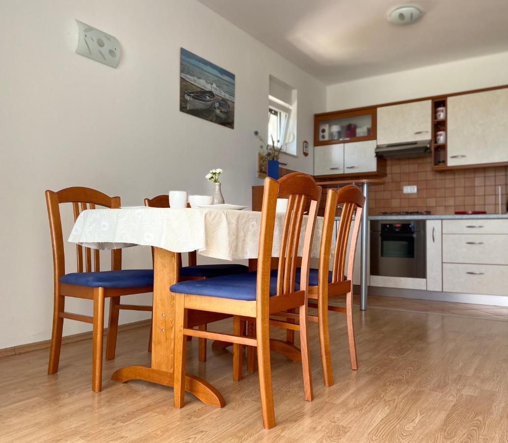 Apartments Pijaza Banjol Exteriör bild