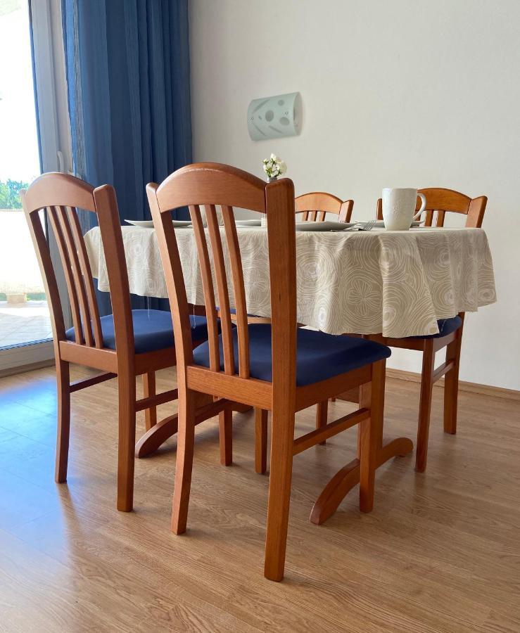 Apartments Pijaza Banjol Exteriör bild